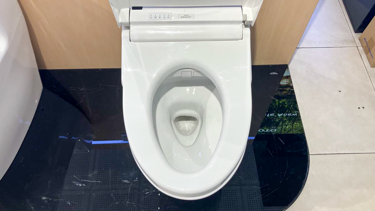 Bồn cầu TOTO CS986CGW15 2 khối nắp điện tử Washlet C5 TCF24460AAA giấu dây