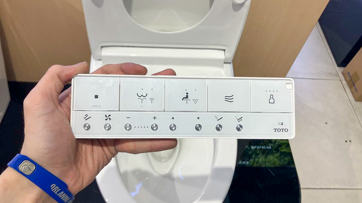 Bồn cầu TOTO CS986CGW23 2 khối nắp điện tử Washlet S7 TCF47360GAA giấu dây