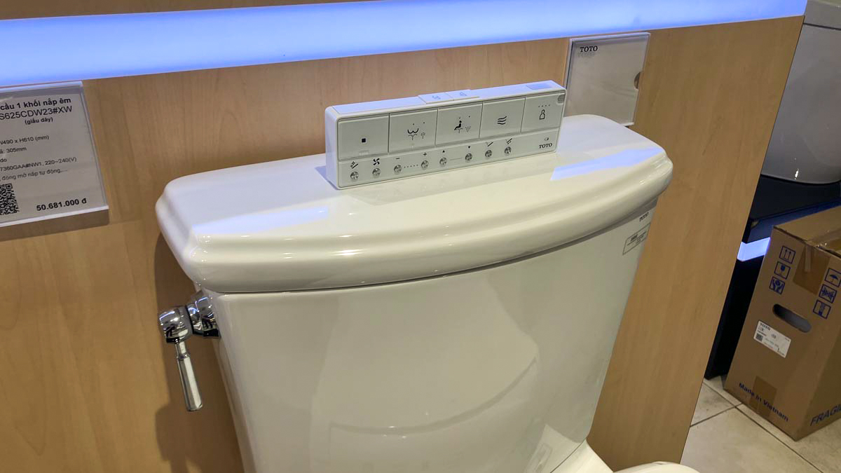 Bồn cầu TOTO CS986CGW23 2 khối nắp điện tử Washlet S7 TCF47360GAA giấu dây