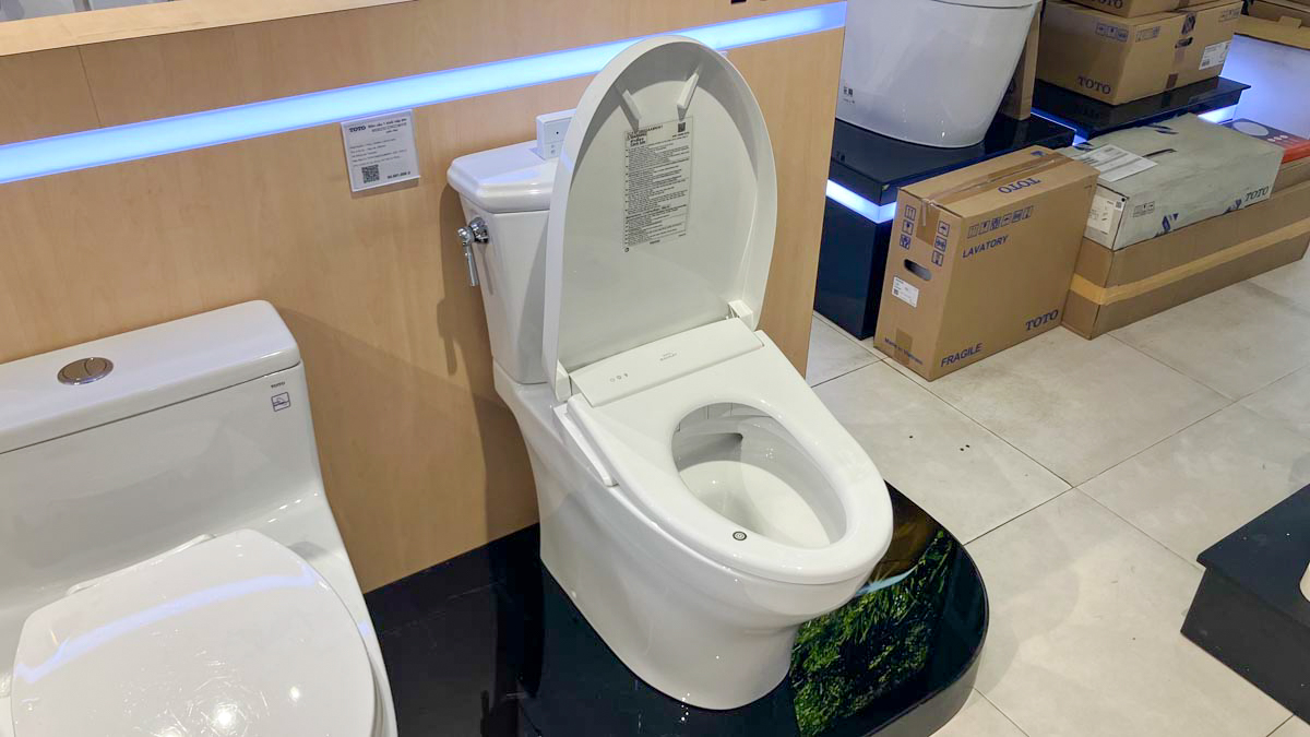 Bồn cầu TOTO CS986CGW23 2 khối nắp điện tử Washlet S7 TCF47360GAA giấu dây