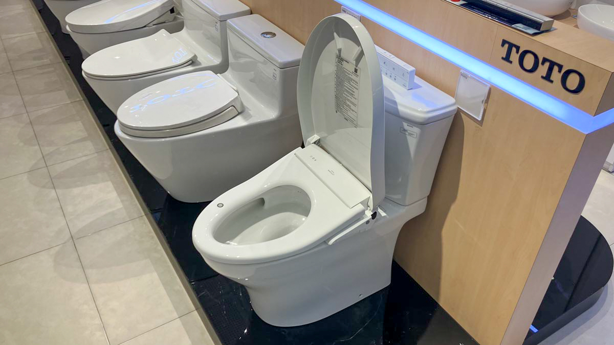 Bồn cầu TOTO CS986CGW23 2 khối nắp điện tử Washlet S7 TCF47360GAA giấu dây