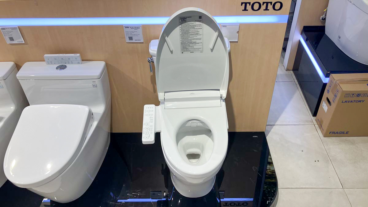 Bồn cầu TOTO CS986CGW24 2 khối nắp điện tử Washlet S2 TCF33461GAA giấu dây