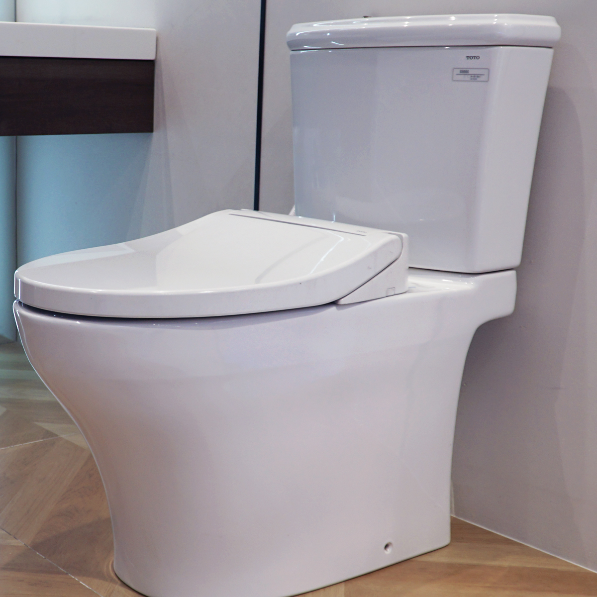 Bồn cầu TOTO CS986GE2 2 khối nắp rửa cơ TCW07S