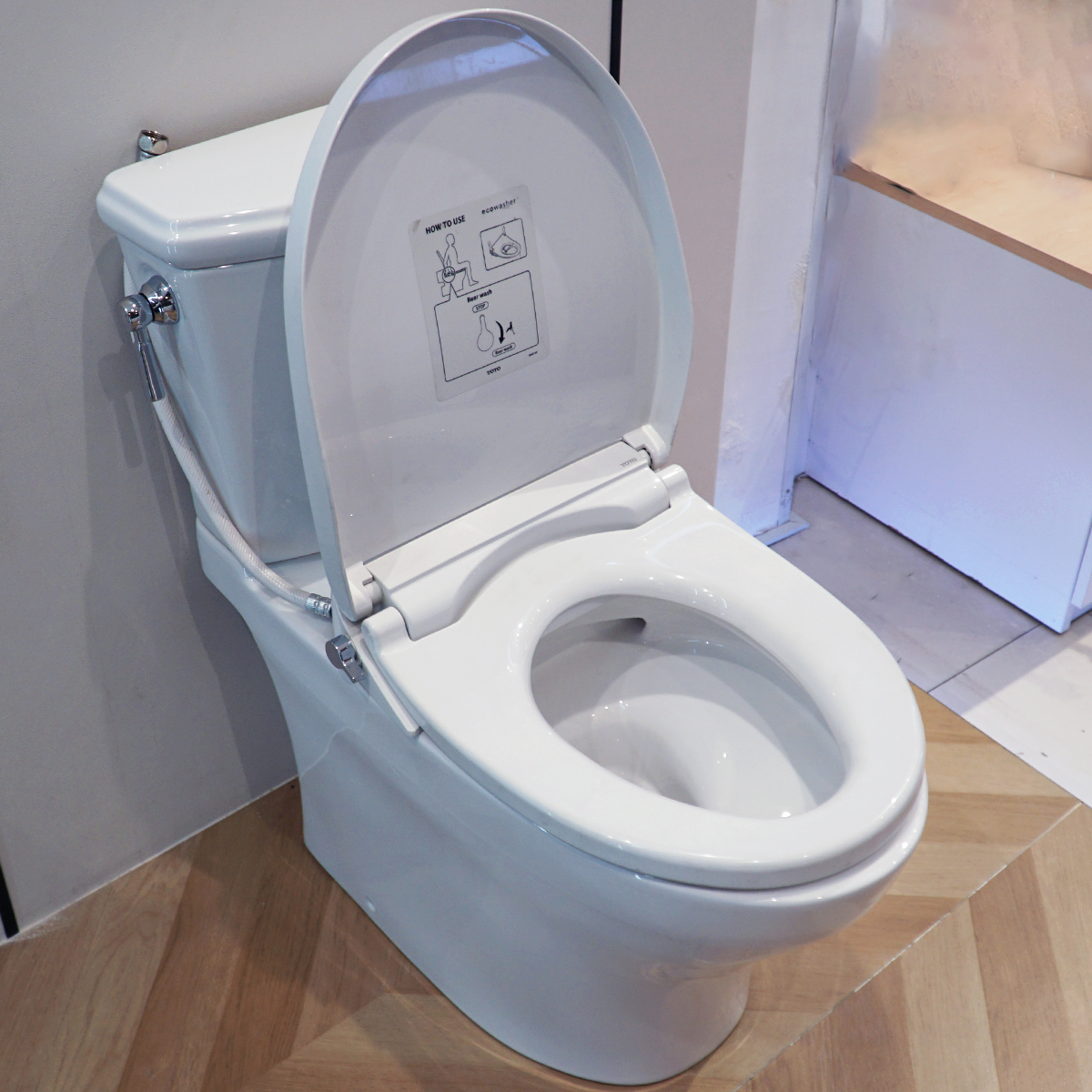 Bồn cầu TOTO CS986GE2 2 khối nắp rửa cơ TCW07S