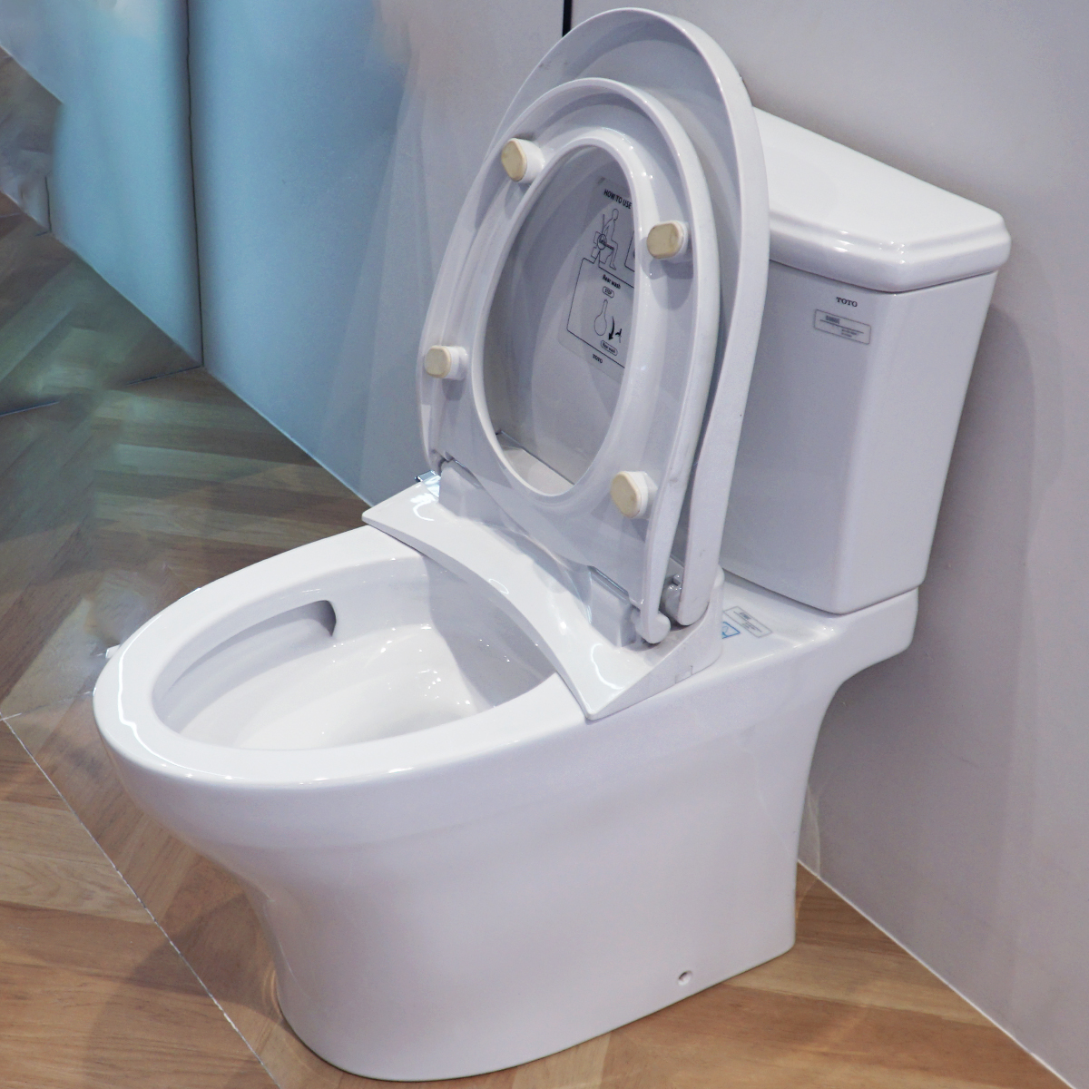 Bồn cầu TOTO CS986GE2 2 khối nắp rửa cơ TCW07S