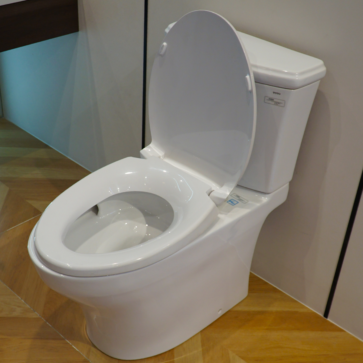 Bồn cầu 2 khối TOTO CS986GT2 nắp đóng êm TC393VS