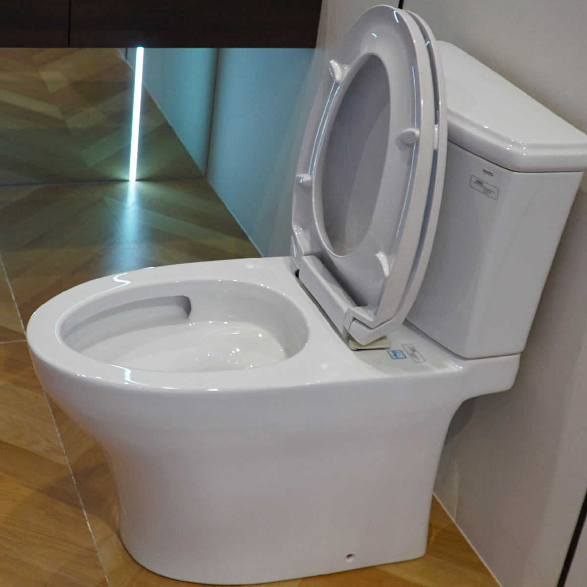 Bồn cầu 2 khối TOTO CS986GT2 nắp đóng êm TC393VS