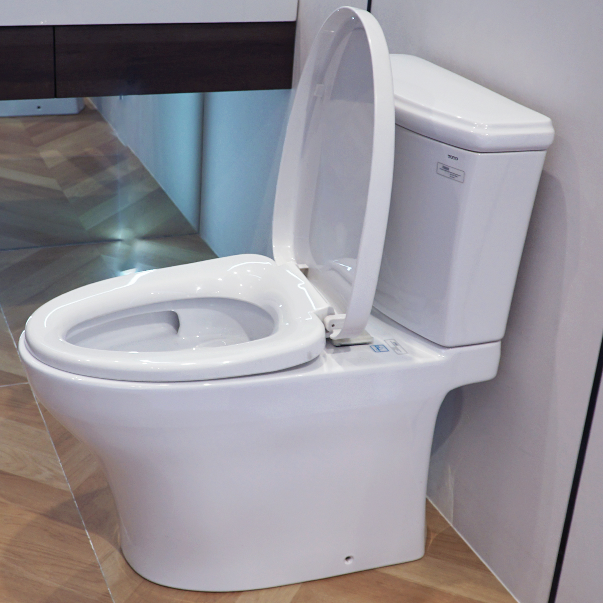 Bồn cầu 2 khối TOTO CS986GT3 nắp đóng êm TC385VS