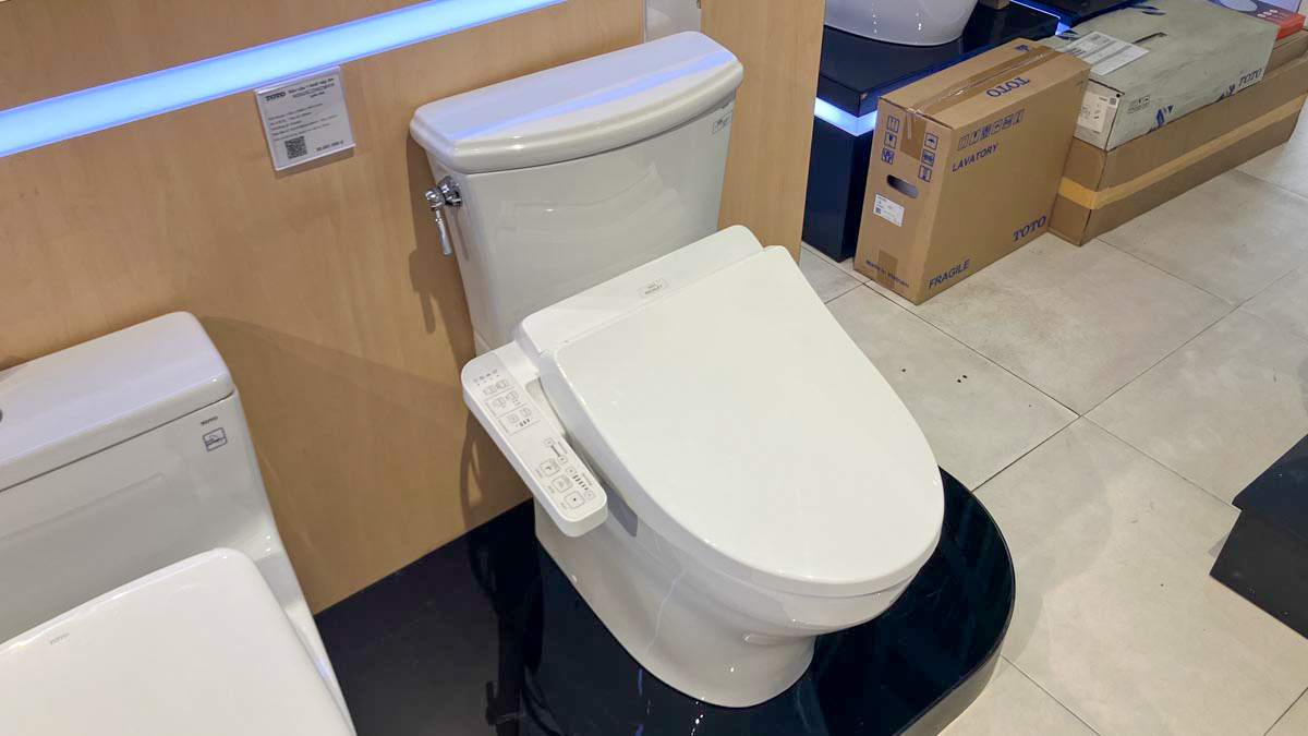 Bồn cầu TOTO CS986GW18 2 khối nắp điện tử TCF23710AAA Washlet C2 cơ bản