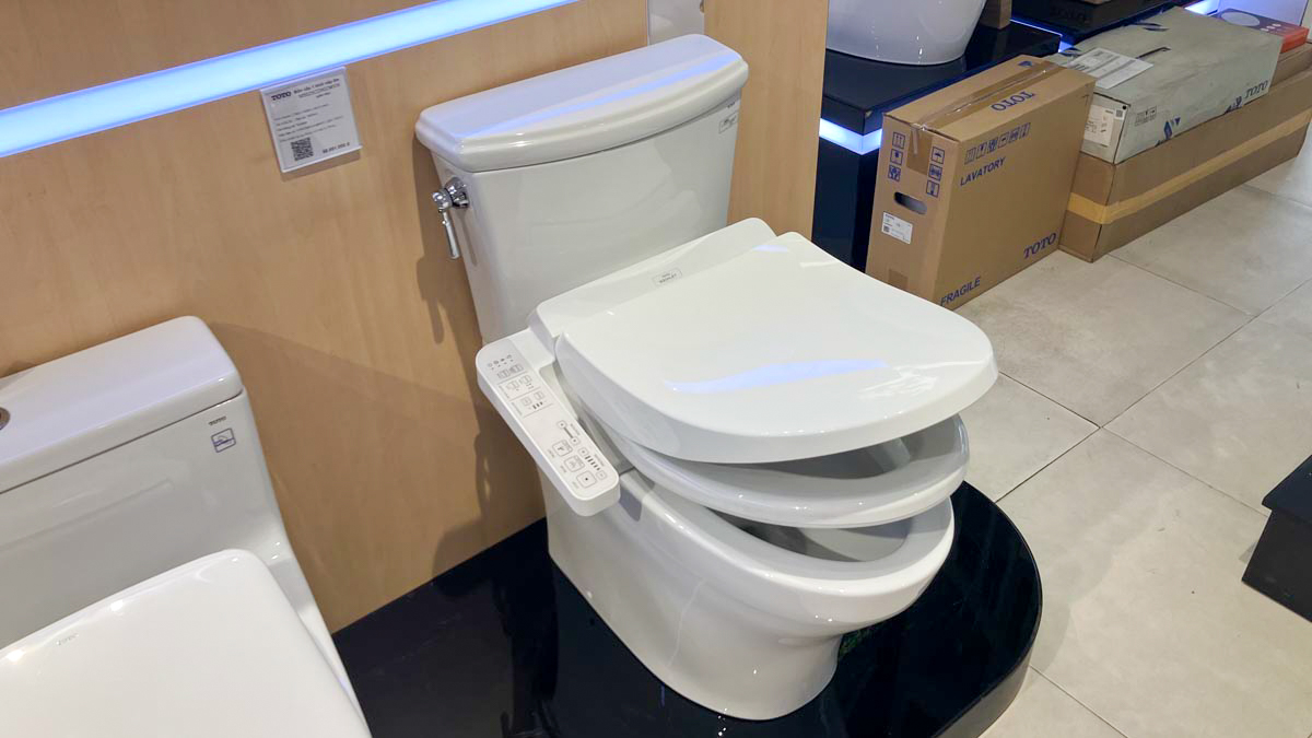 Bồn cầu TOTO CS986GW18 2 khối nắp điện tử TCF23710AAA Washlet C2 cơ bản