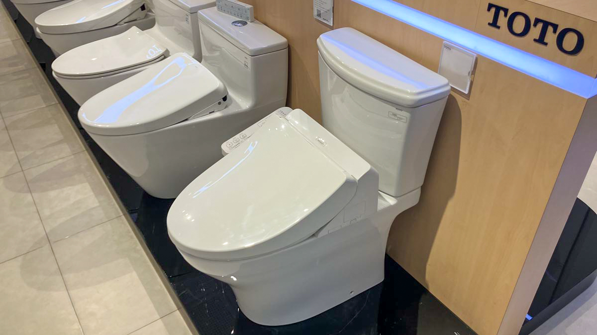 Bồn cầu TOTO CS986GW18 2 khối nắp điện tử TCF23710AAA Washlet C2 cơ bản