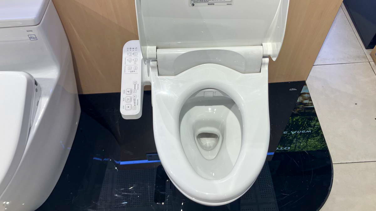 Bồn cầu TOTO CS986GW18 2 khối nắp điện tử TCF23710AAA Washlet C2 cơ bản