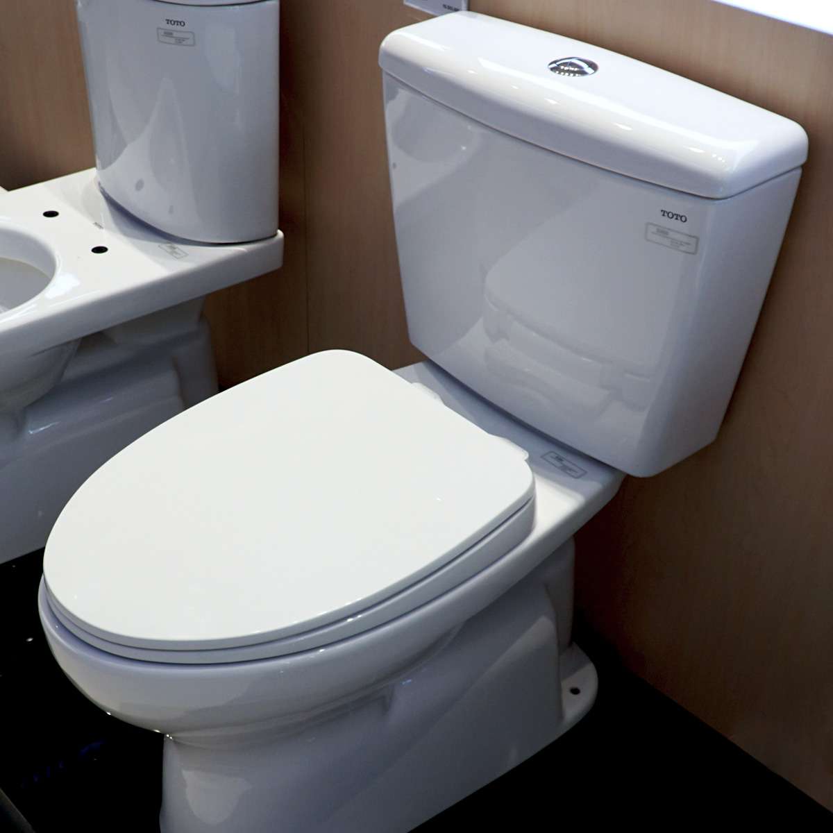 Bồn cầu 2 khối TOTO CS300DRT10 nắp đóng êm TC395VS