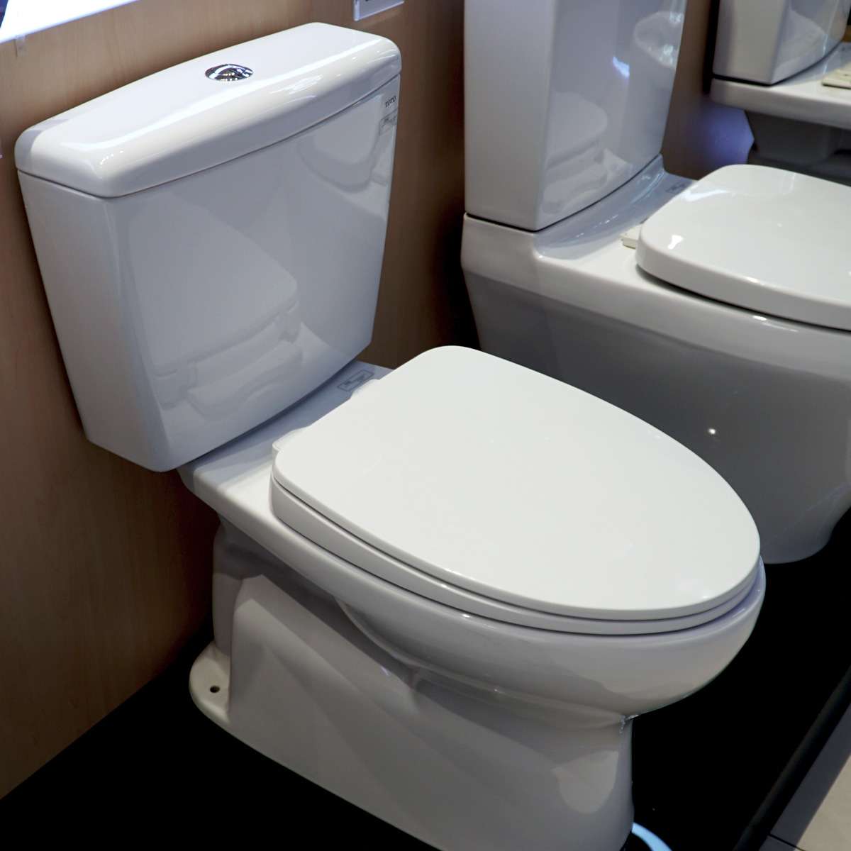 Bồn cầu 2 khối TOTO CS300DRT10 nắp đóng êm TC395VS