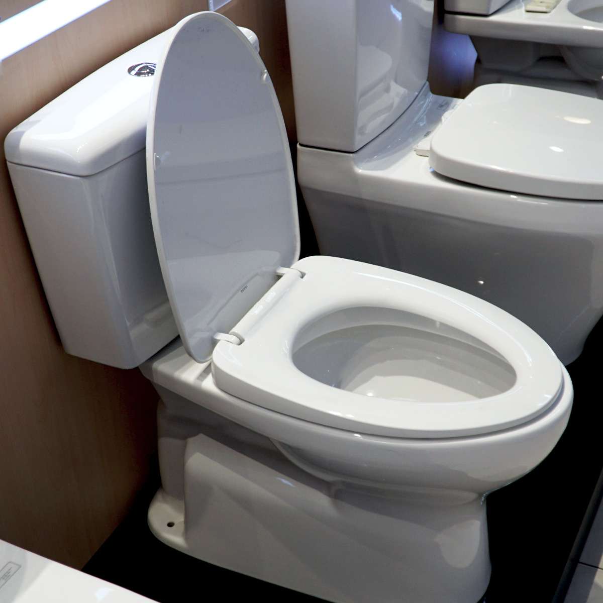 Bồn cầu 2 khối TOTO CS300DRT10 nắp đóng êm TC395VS