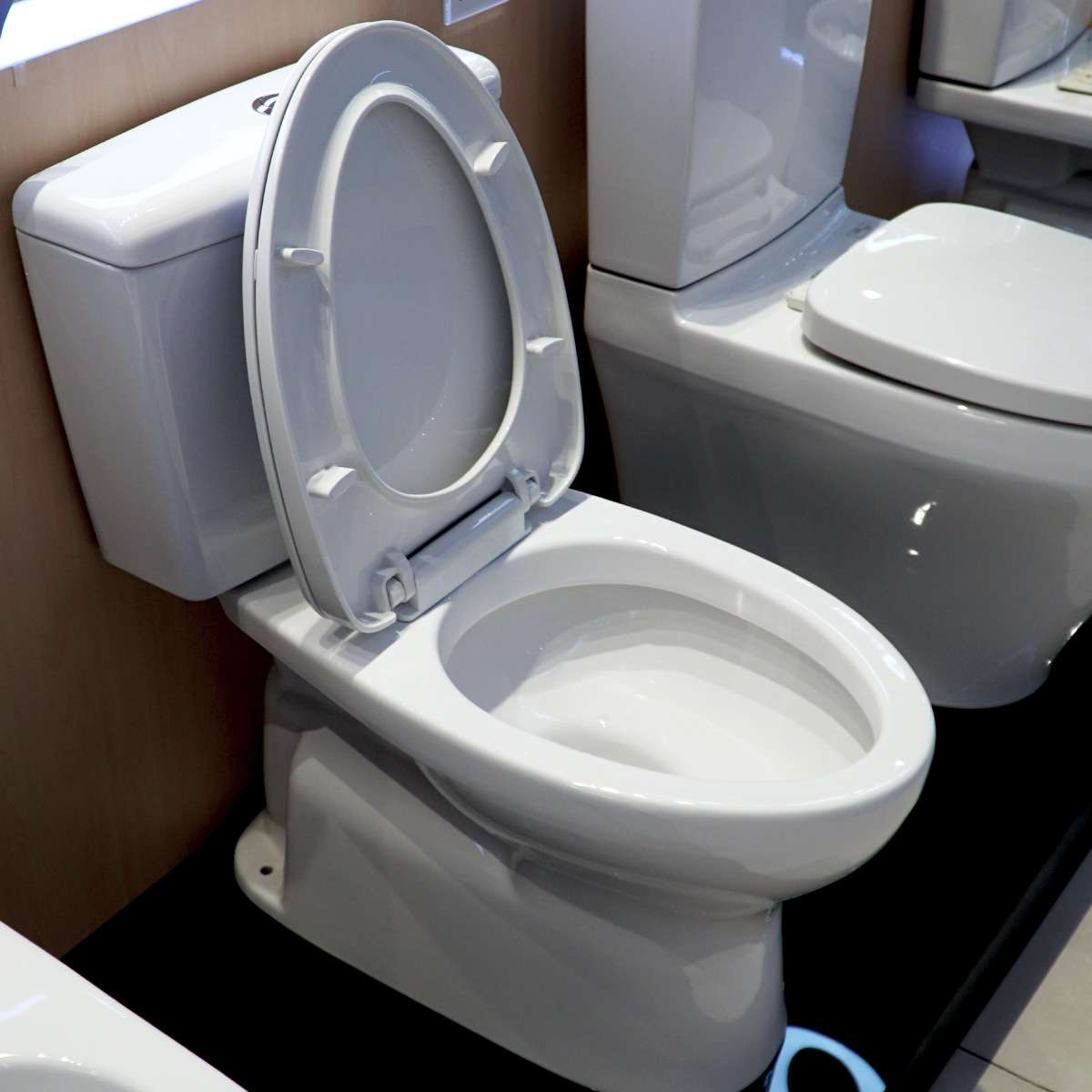 Bồn cầu 2 khối TOTO CS300DRT10 nắp đóng êm TC395VS