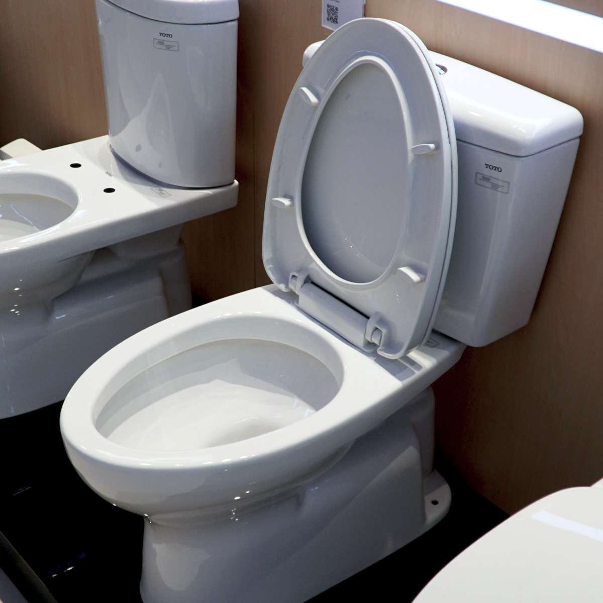 Bồn cầu 2 khối TOTO CS300DRT10 nắp đóng êm TC395VS