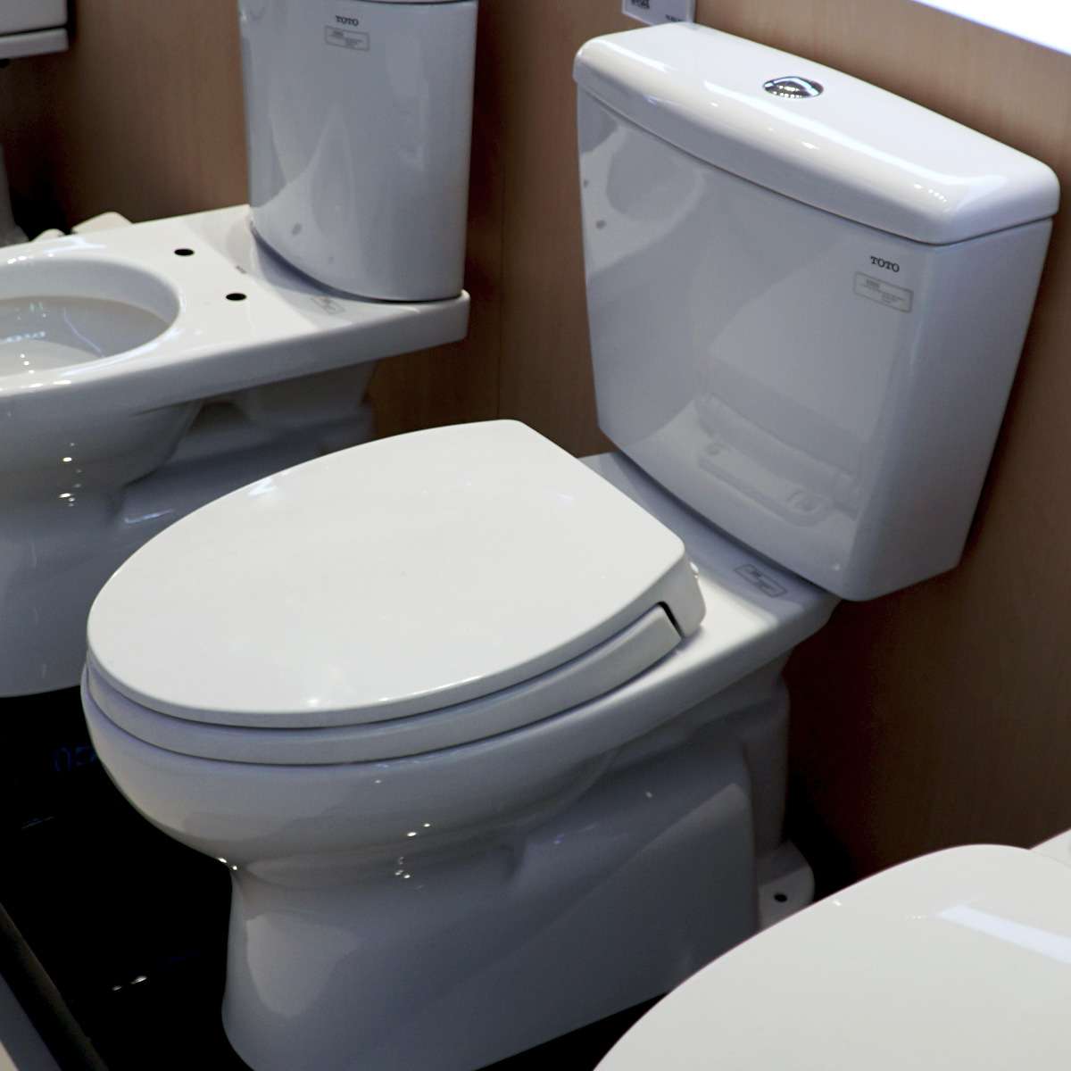 Bồn cầu 2 khối TOTO CS300DRT2 nắp đóng êm TC393VS