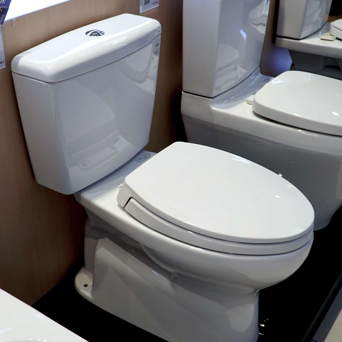 Bồn cầu 2 khối TOTO CS300DRT2 nắp đóng êm TC393VS