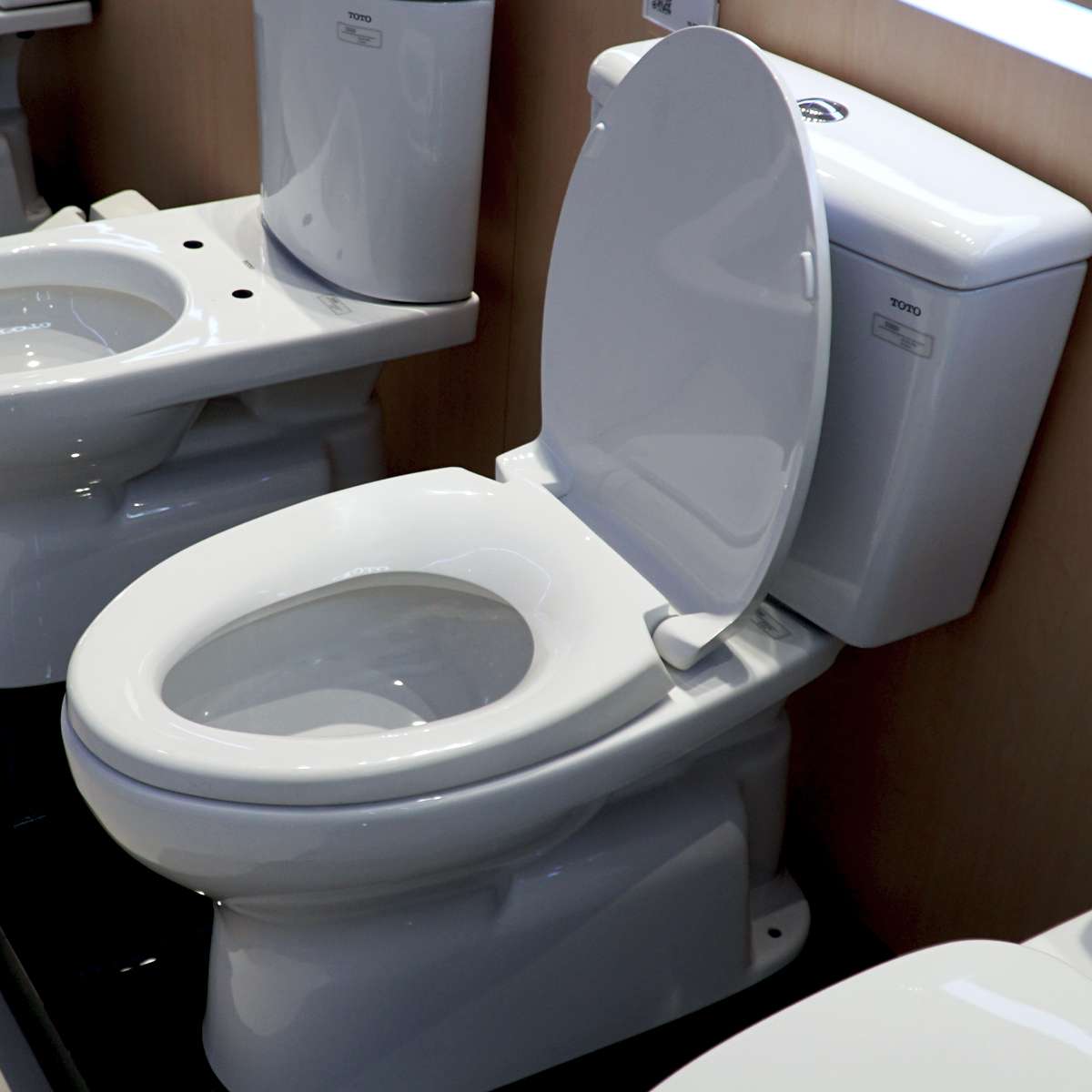 Bồn cầu 2 khối TOTO CS300DRT2 nắp đóng êm TC393VS