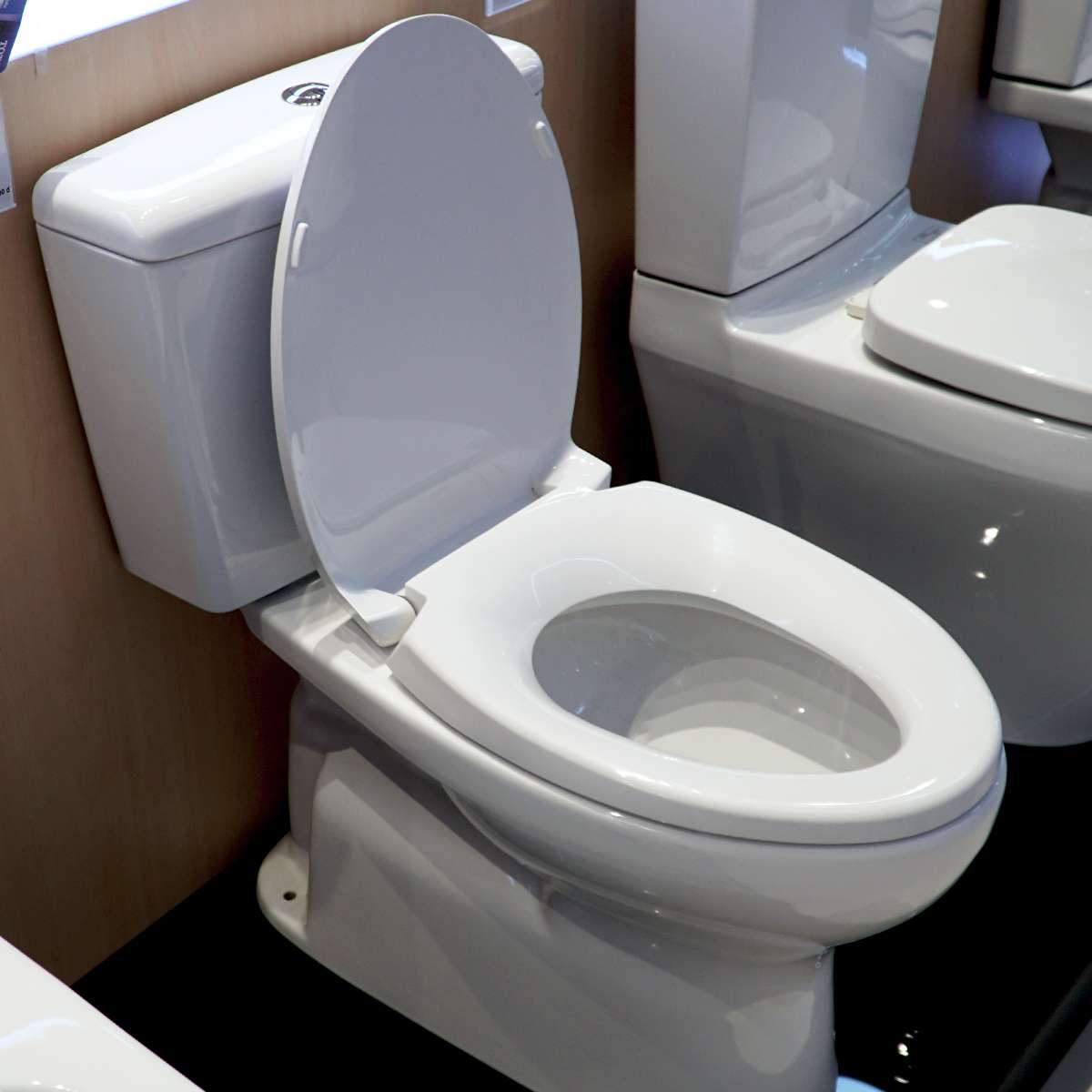 Bồn cầu 2 khối TOTO CS300DRT2 nắp đóng êm TC393VS