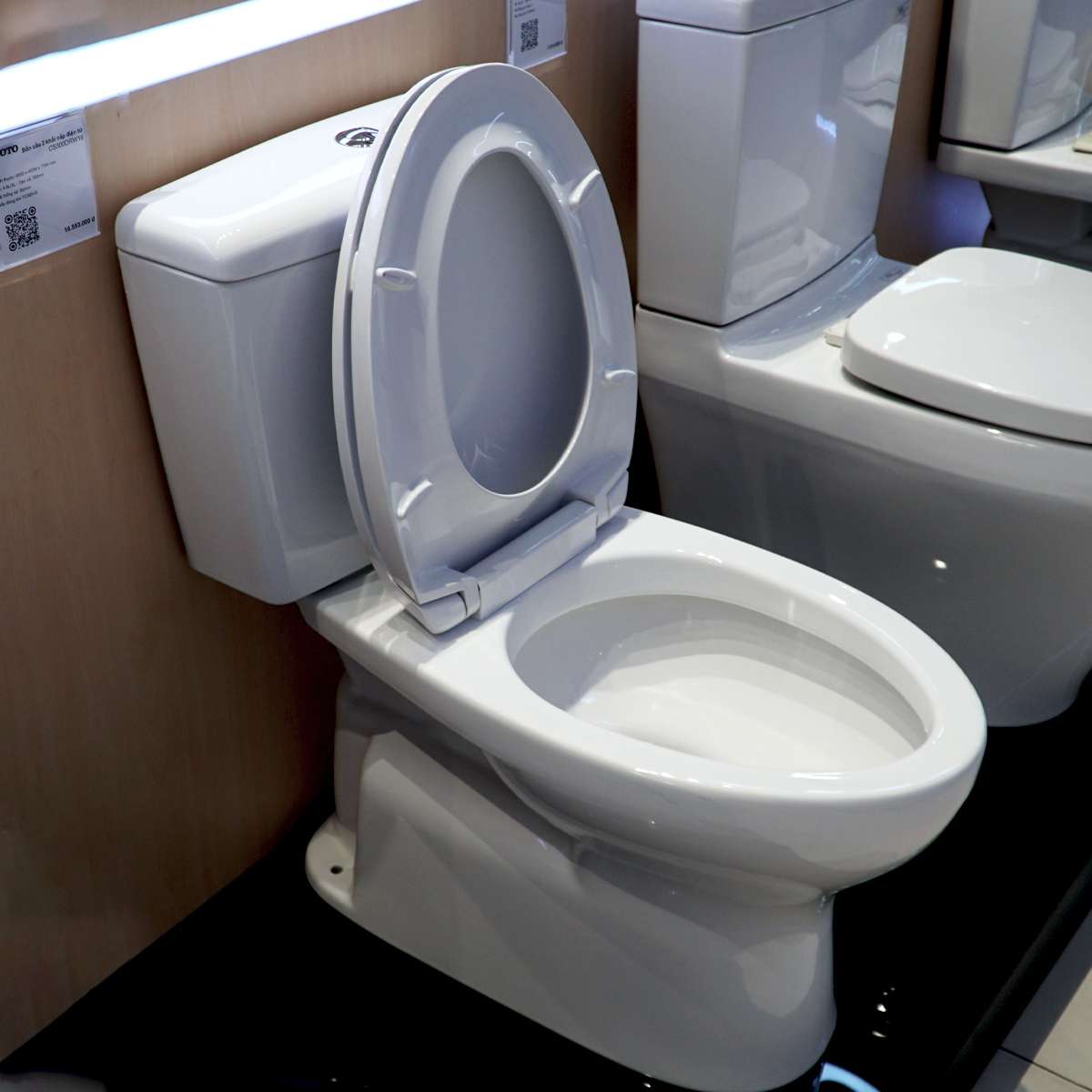 Bồn cầu 2 khối TOTO CS300DRT2 nắp đóng êm TC393VS