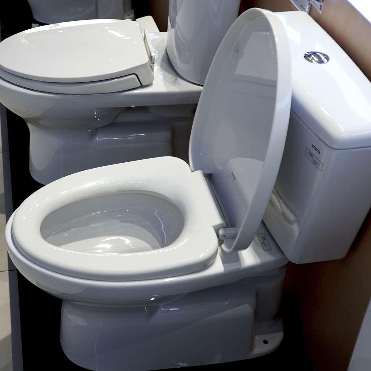 Bồn cầu 2 khối TOTO CS300DRT3 nắp đóng êm TC385VS