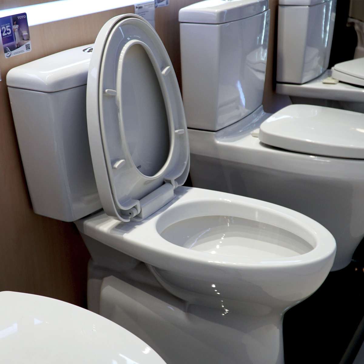 Bồn cầu 2 khối TOTO CS300DRT3 nắp đóng êm TC385VS