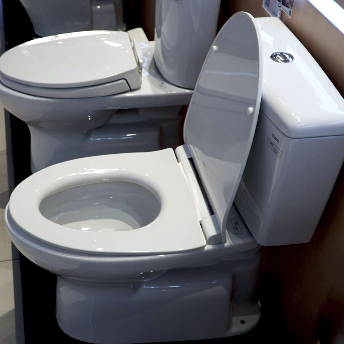 Bồn cầu 2 khối TOTO CS300DRT8 nắp đóng êm TC600VS