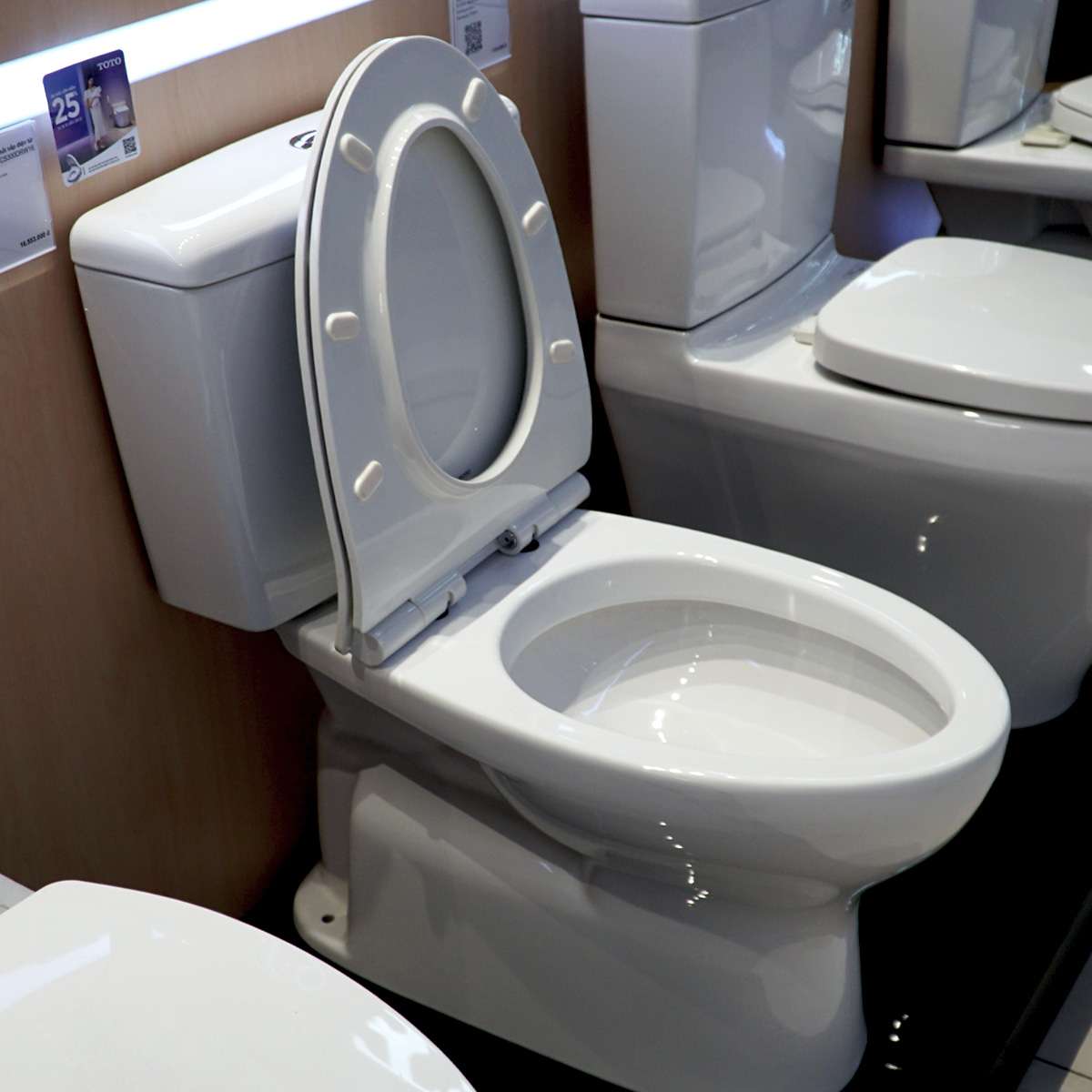 Bồn cầu 2 khối TOTO CS300DRT8 nắp đóng êm TC600VS