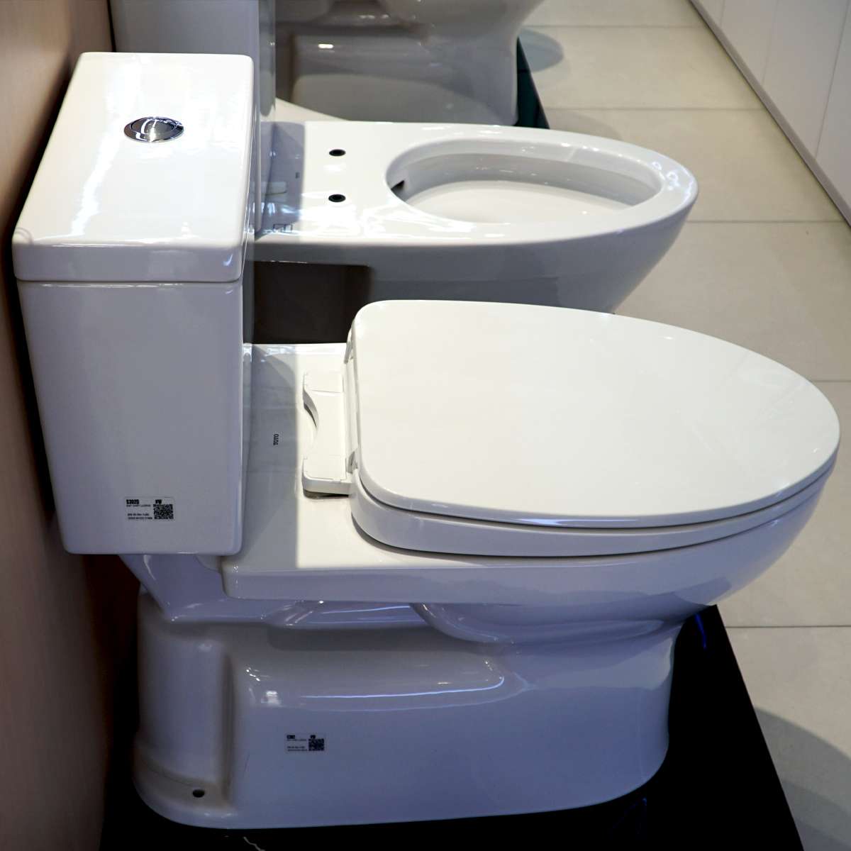 Bồn cầu 2 khối TOTO CS302DT10 nắp đóng êm TC395VS