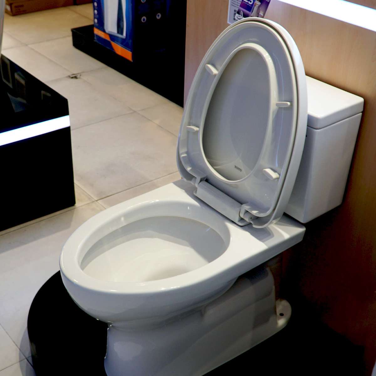 Bồn cầu 2 khối TOTO CS302DT3 nắp đóng êm TC385VS