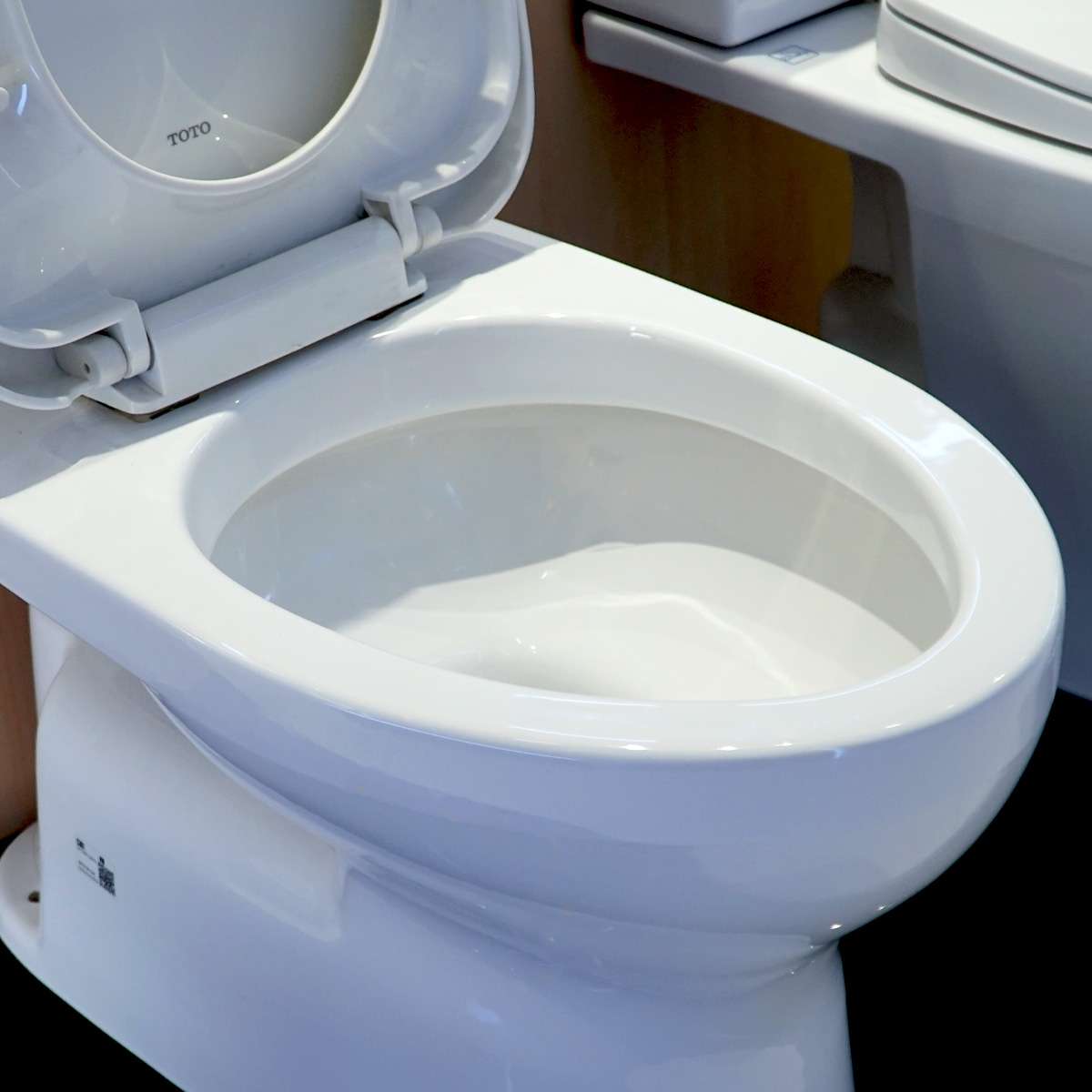 Bồn cầu 2 khối TOTO CS302DT3 nắp đóng êm TC385VS