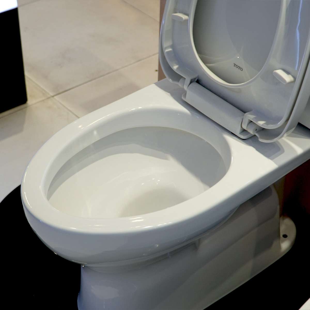 Bồn cầu 2 khối TOTO CS302DT3 nắp đóng êm TC385VS