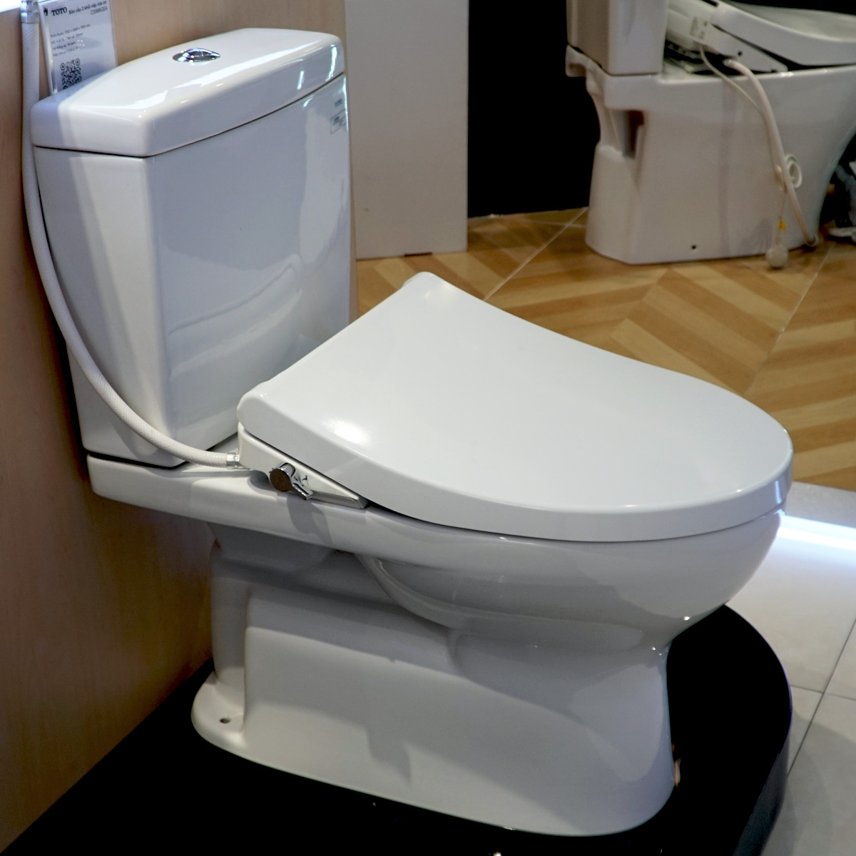 Bồn cầu TOTO CS320DRE4 2 khối nắp rửa cơ TCW1211A