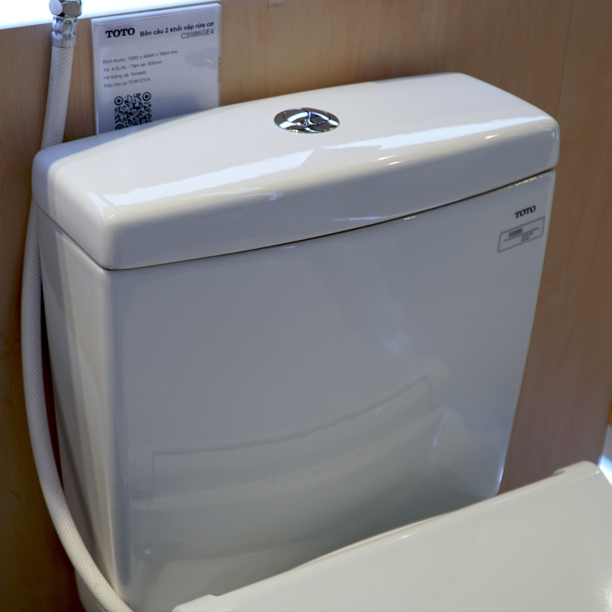 Bồn cầu TOTO CS320DRE4 2 khối nắp rửa cơ TCW1211A