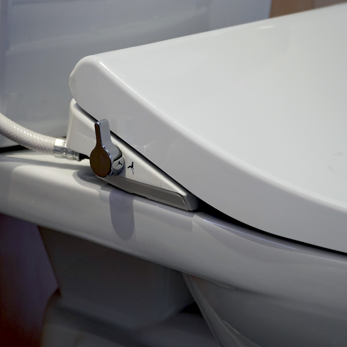 Bồn cầu TOTO CS320DRE4 2 khối nắp rửa cơ TCW1211A