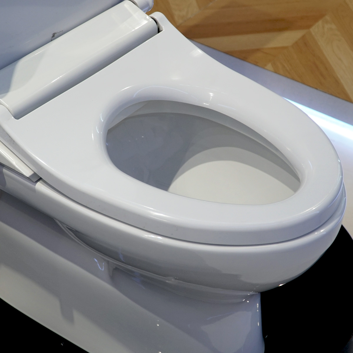 Bồn cầu TOTO CS320DRE4 2 khối nắp rửa cơ TCW1211A