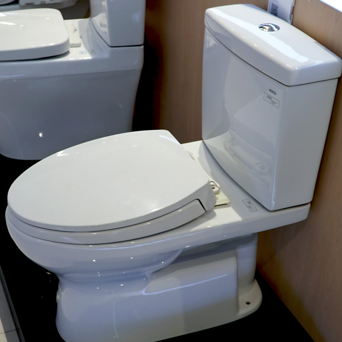 Bồn cầu 2 khối TOTO CS320DRT2 nắp đóng êm TC393VS