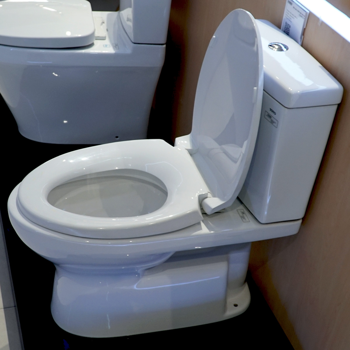 Bồn cầu 2 khối TOTO CS320DRT2 nắp đóng êm TC393VS