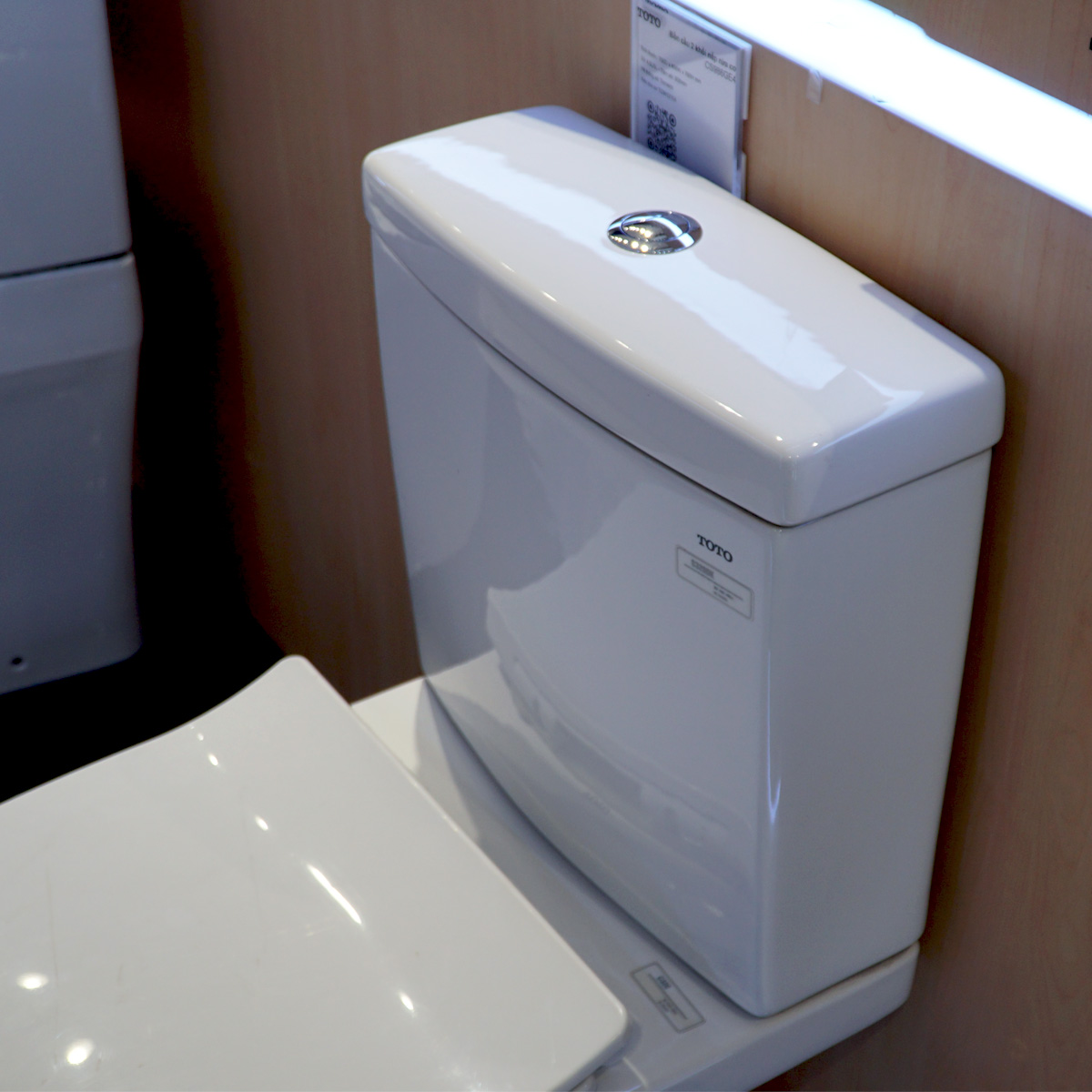 Bồn cầu 2 khối TOTO CS320DRT8 nắp đóng êm TC600VS