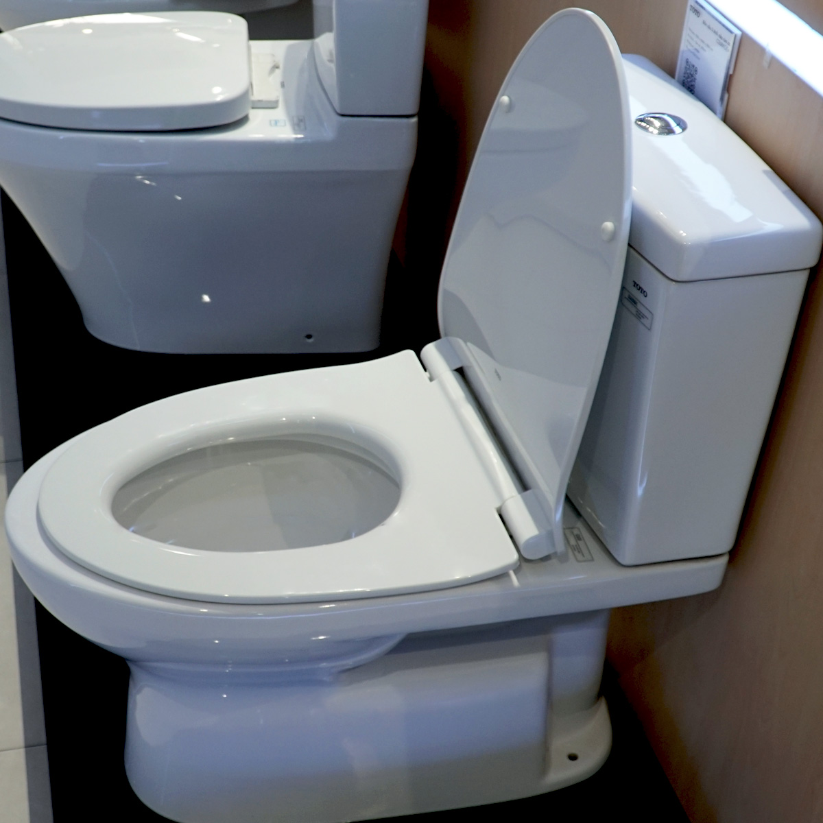 Bồn cầu 2 khối TOTO CS320DRT8 nắp đóng êm TC600VS