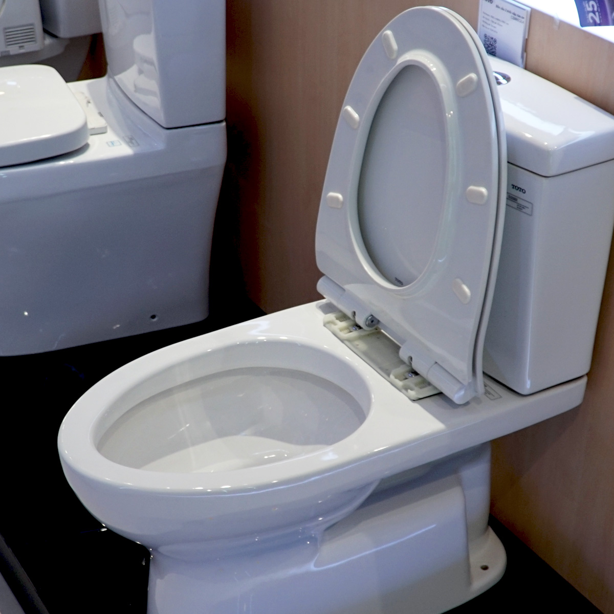 Bồn cầu 2 khối TOTO CS320DRT8 nắp đóng êm TC600VS