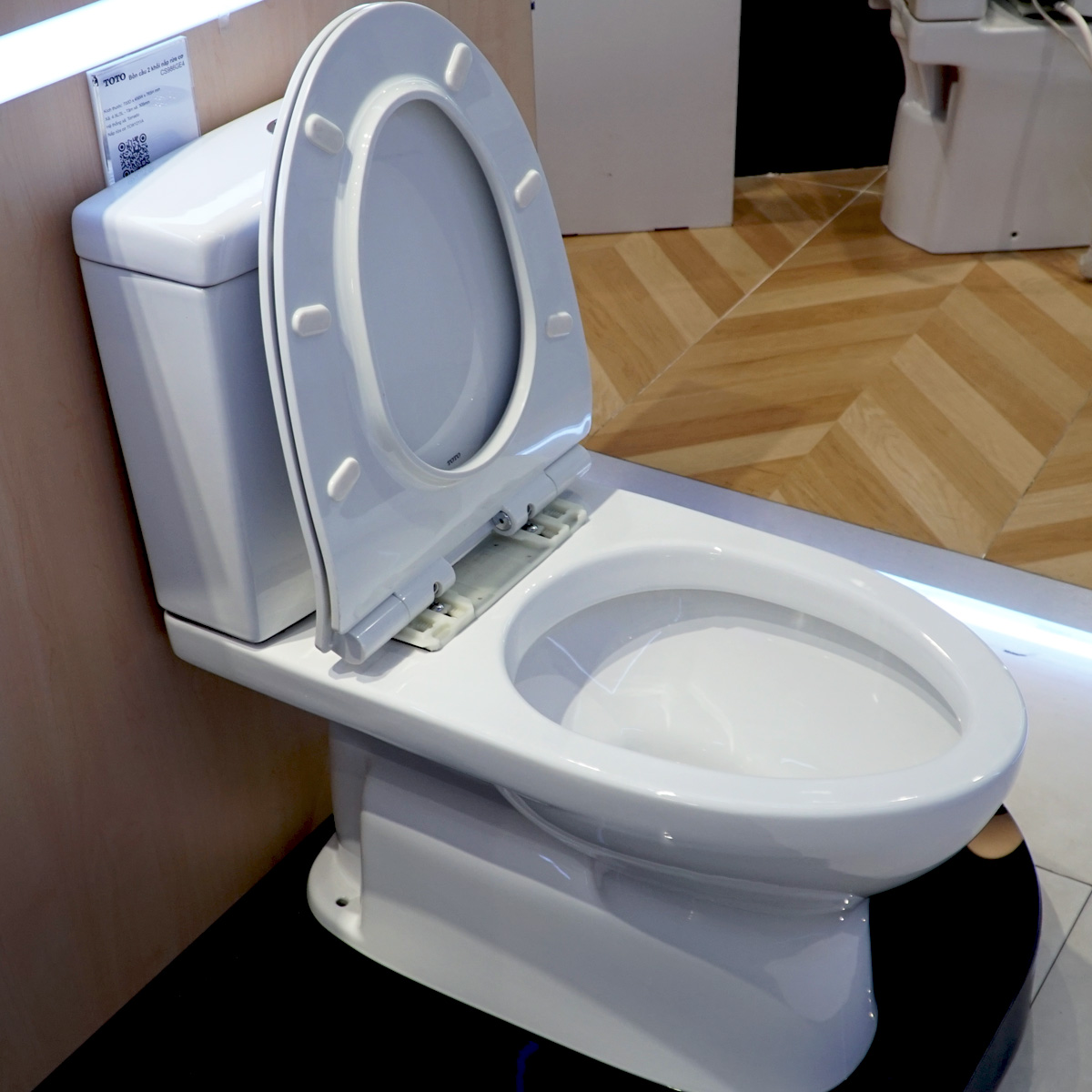 Bồn cầu 2 khối TOTO CS320DRT8 nắp đóng êm TC600VS