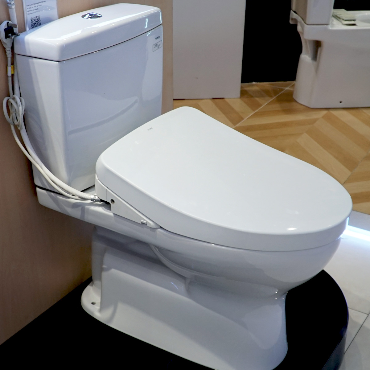 Bồn cầu TOTO CS320DRW11 2 khối nắp điện tử Washlet S7 TCF4911Z