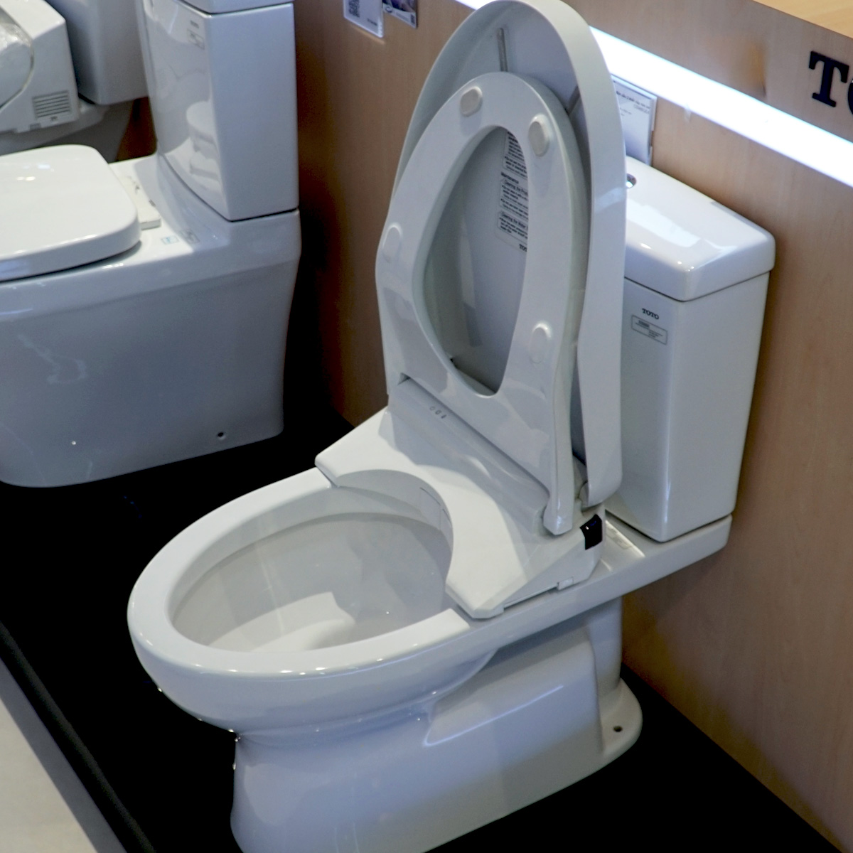 Bồn cầu TOTO CS320DRW11 2 khối nắp điện tử Washlet S7 TCF4911Z