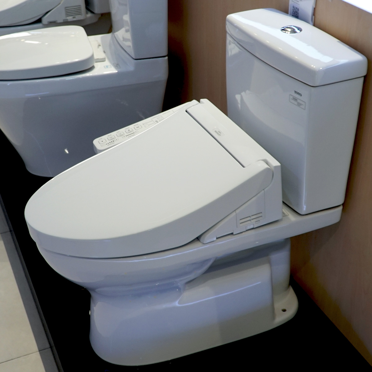 Bồn cầu TOTO CS320DRW16 2 khối nắp điện tử Washlet C2 TCF23410AAA