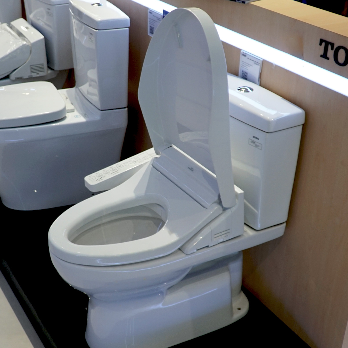 Bồn cầu TOTO CS320DRW16 2 khối nắp điện tử Washlet C2 TCF23410AAA