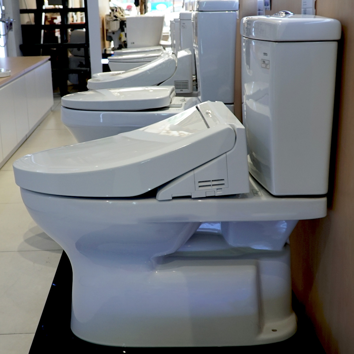 Bồn cầu nắp rửa điện tử TOTO CS320DRW6