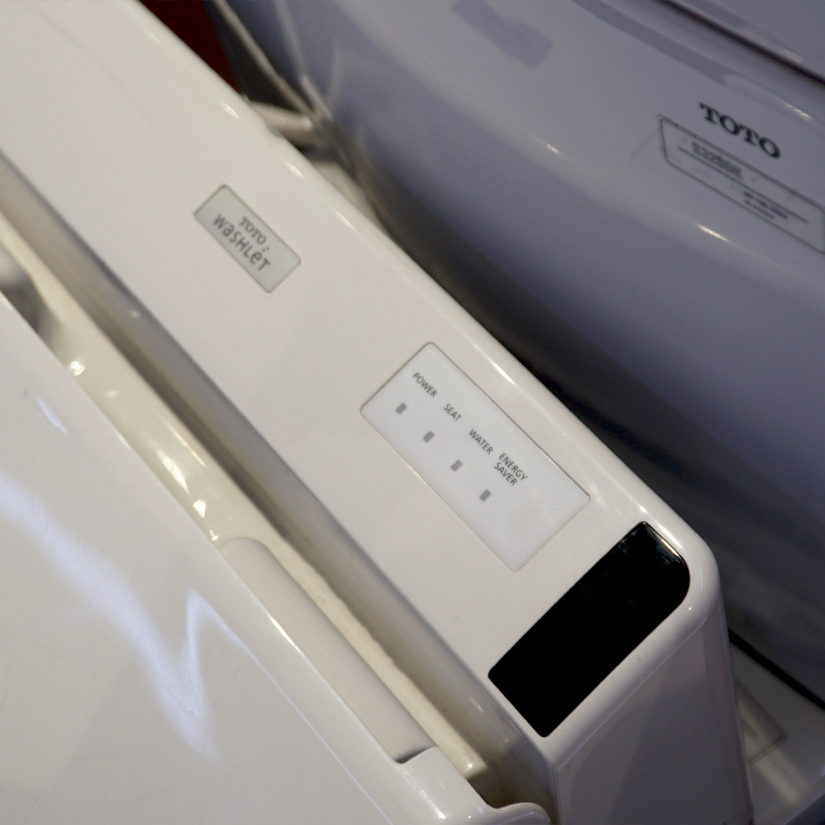 Bồn cầu nắp rửa điện tử TOTO CS320DRW6